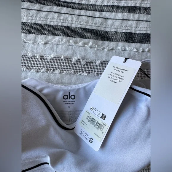 ALO Yoga Airbrush Heart Throb Bra NWT S - Picture 7 of 8